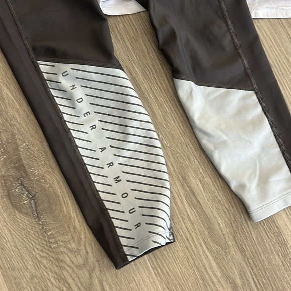Under Armour Black and Gray Leggings, With Mathching Top. - Picture 2 of 8